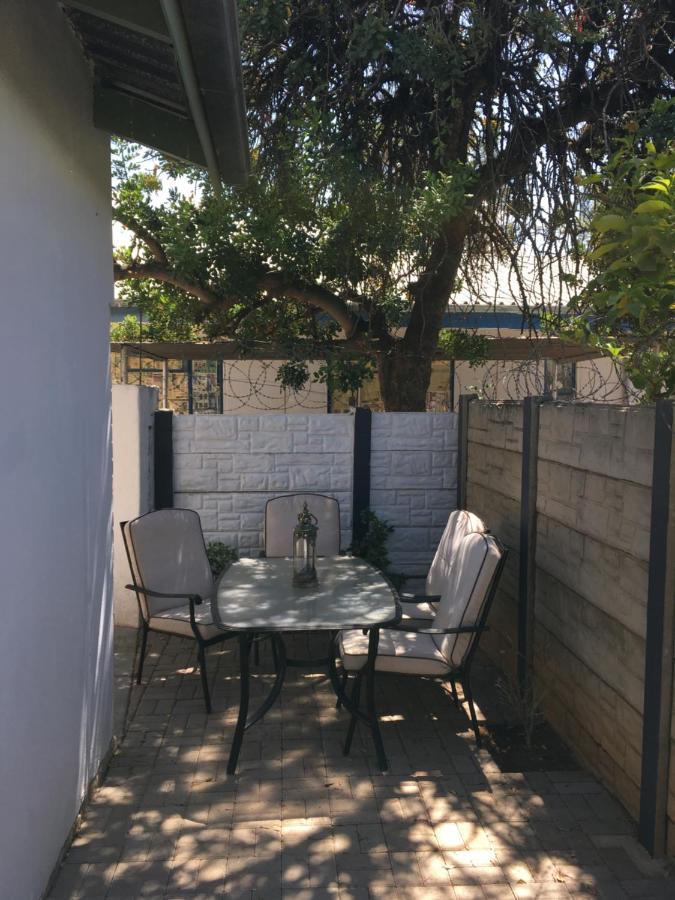 Spinoza Self Catering Accommodation Windhoek Exterior foto