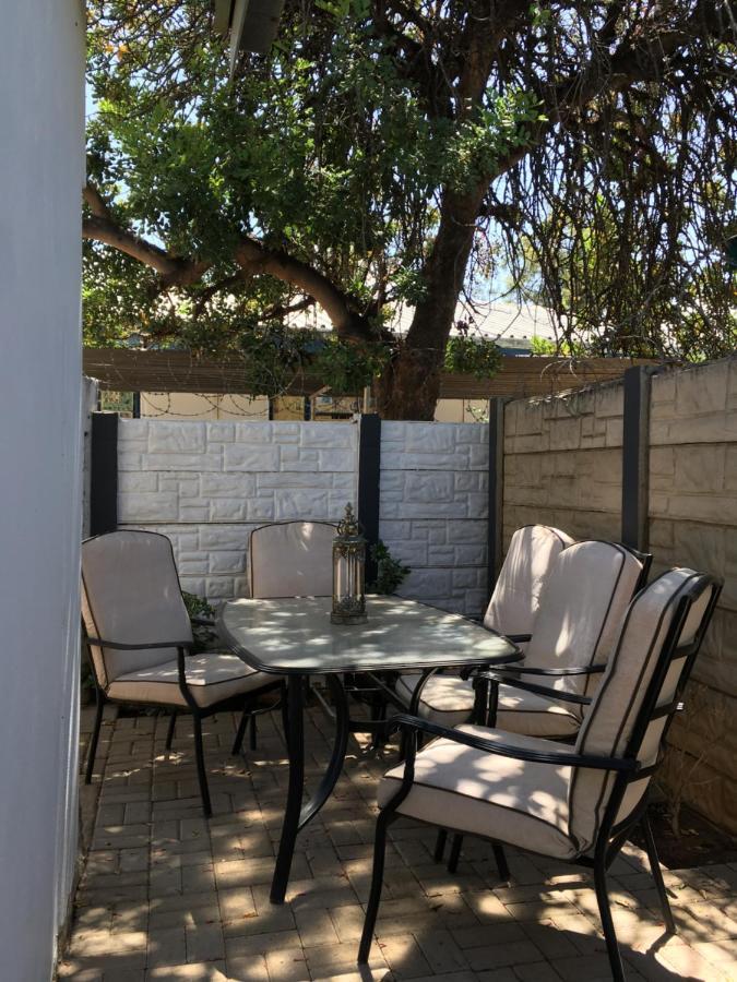 Spinoza Self Catering Accommodation Windhoek Exterior foto