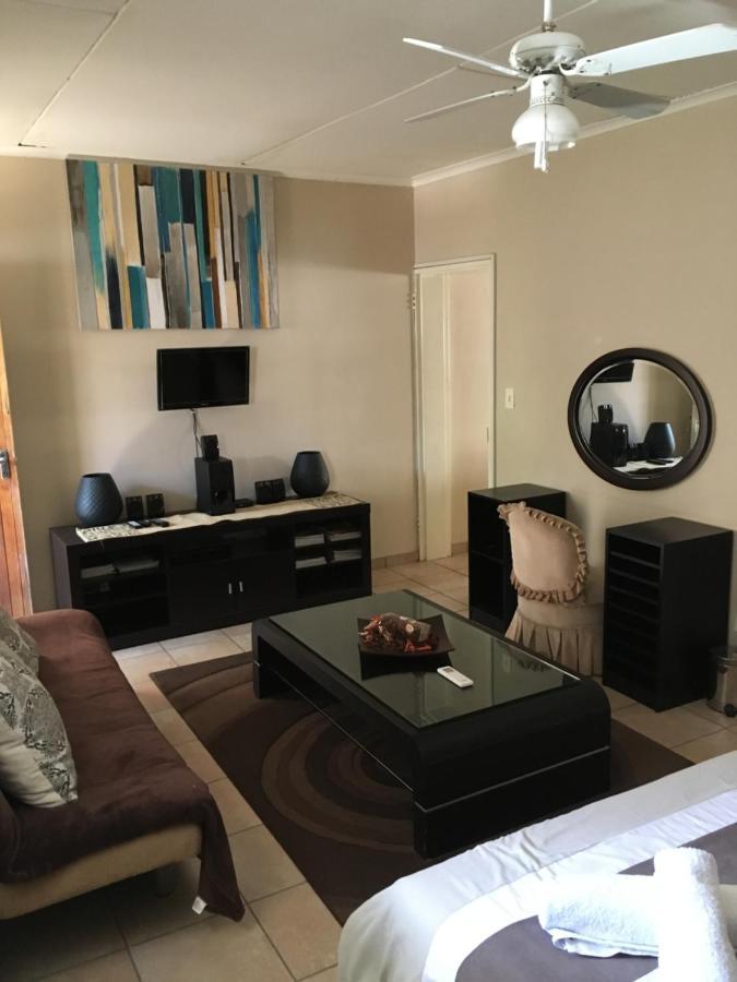 Spinoza Self Catering Accommodation Windhoek Exterior foto