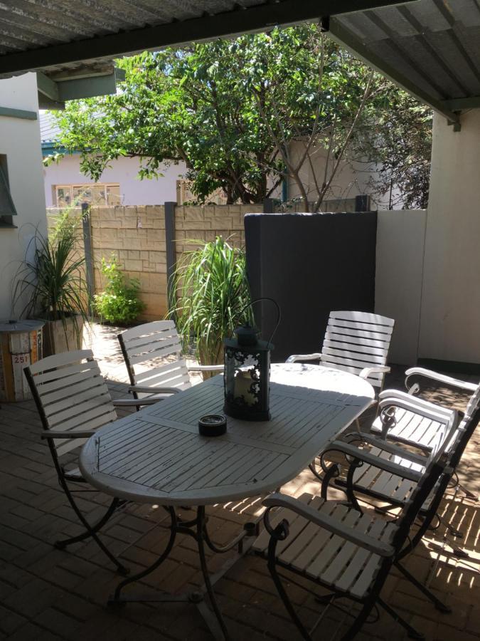 Spinoza Self Catering Accommodation Windhoek Exterior foto